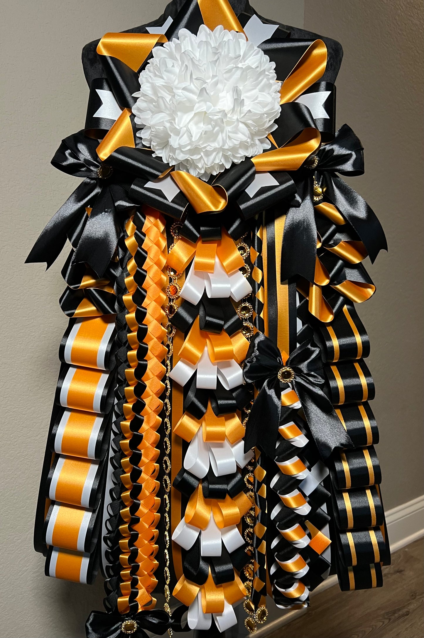 Black, Gold & White Mum
