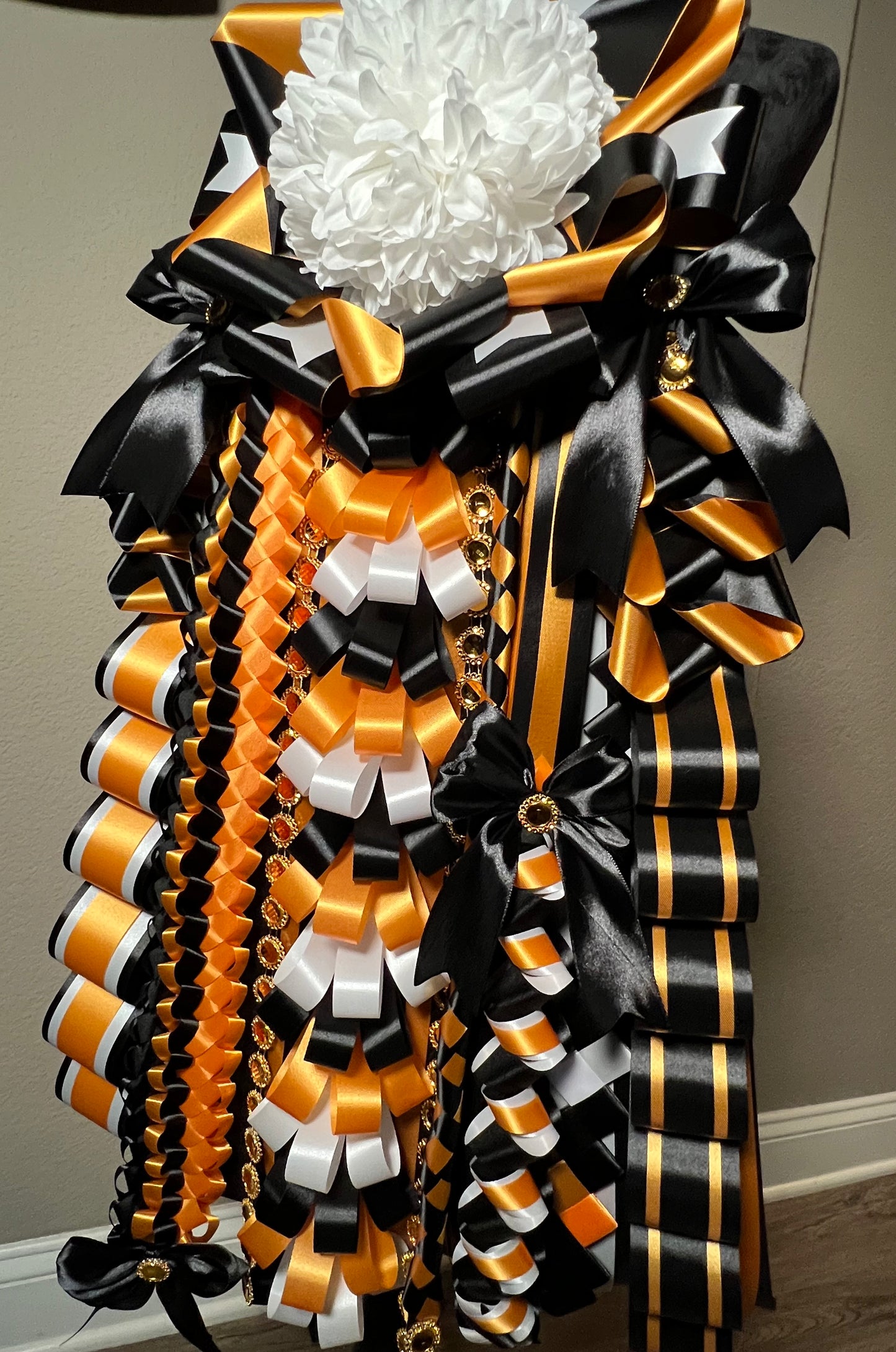 Black, Gold & White Mum